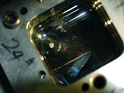 <a href='http://www.bjgouzhu.com.cn/product/3.htm' class='text_a'>模具激光焊機</a>修復(fù)鏡面模具效果